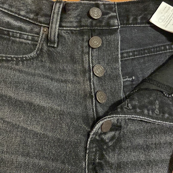 Black button up natural rise A & F shorts - Picture 2 of 4